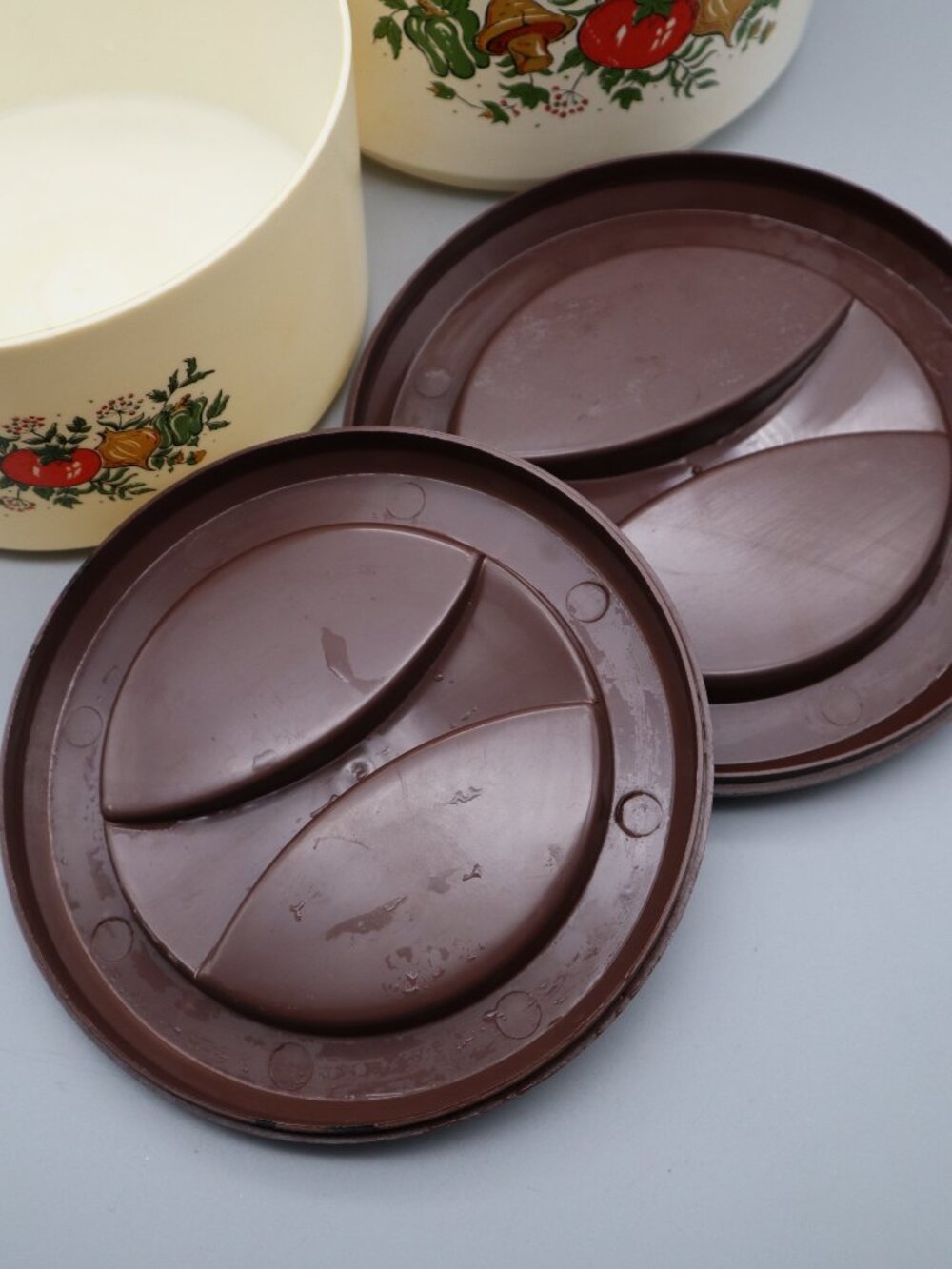 2 Vtg '70s Sterilite Spice of Life Plastic Nesting Storage Containers w/ Lids - Picture 4 of 6